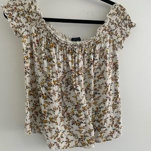 AMERICAN EAGLE off the shoulder top